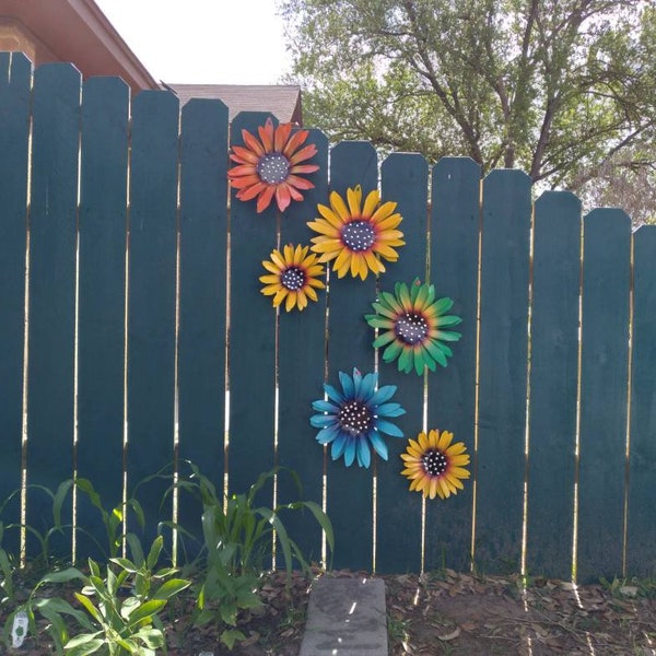 Metal Sunflower Fence Decoration: Colorful Garden Art