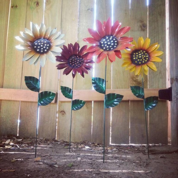 Metal Sunflower Garden Stake: Hand-Painted Fall Decor