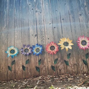 Metal Flower Garden Stake, Colorful Flower Yard Decoration, Metal Garden Art, Flower Garden Decor