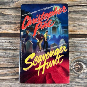 Scavenger Hunt by Christopher Pike - Archway Paperback Novel Paperback Horror, Young Adult Horror Paperback Books - 1980s YA