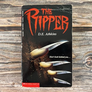 The Ripper by D. E. Athkins - Point Books, Scholastic Paperback Horror, Young Adult Horror Paperback Books - 1990s YA Horror Thriller
