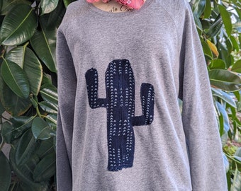 Sweatshirt with indigo cactus applique
