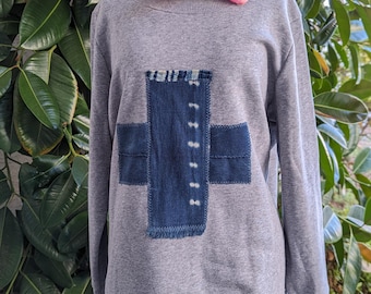 Sweatshirt with indigo Swiss cross applique