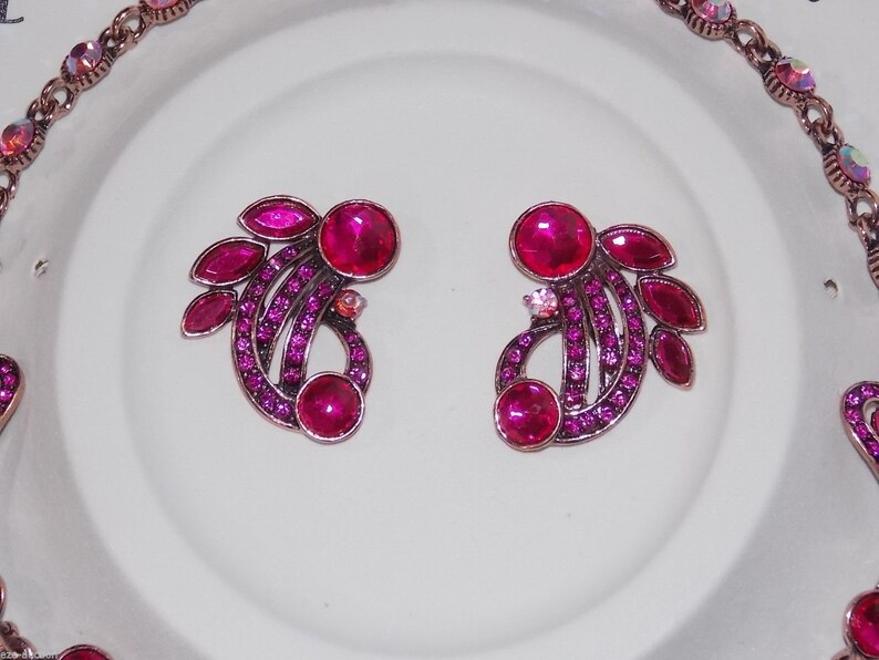 Pretty as a Peacock fuchsia rhinestone crystal necklace and earring set