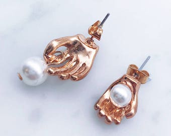 Hand earrings; stud earrings; gift for you; gift idea; pearl earrings; hand gestures ; Japanese earrings