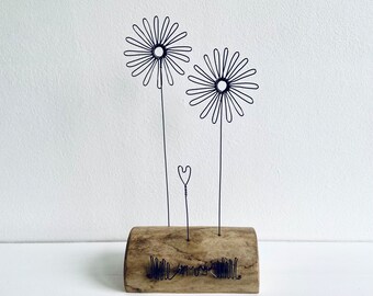 Wire daisies & Heart on waxed Driftwood. Driftwood art. Mother’s Day. Daisies. Wire flowers. Wire Art. Valentines Day. Spring Flowers.