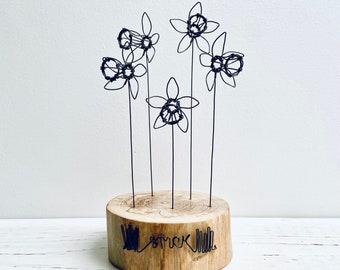 Wire Tete-a-Tete Daffodils on a rondel of waxed driftwood. Valentines gift. Mothers Day gift. Wire art. Free standing. Driftwood art.