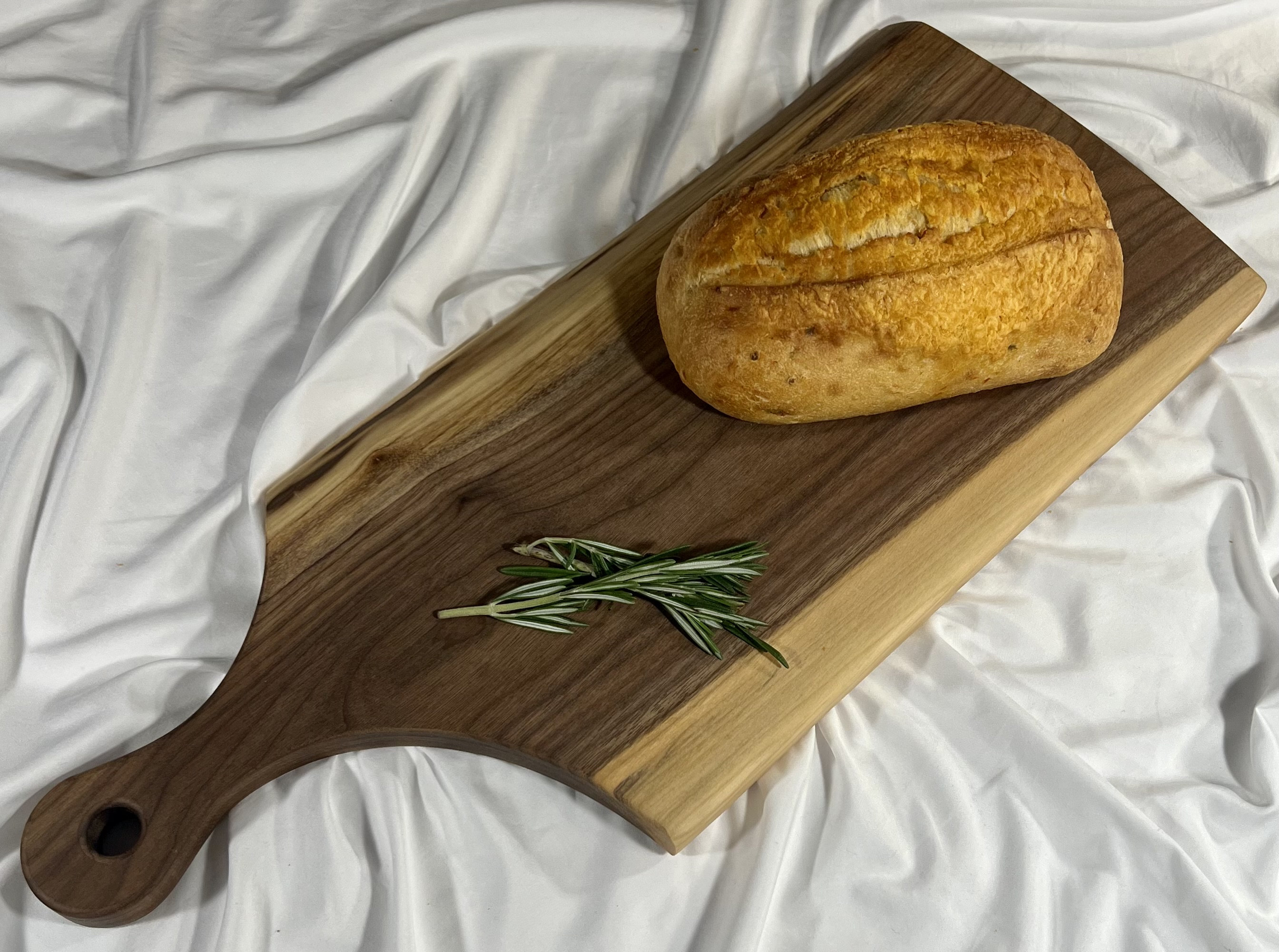 THE LIVE EDGE - Olive Wood Long Charcuterie Board | Rustic Large Wooden  Cutting Board for Kitchen | Cheese and Bread Cutting Wood Board | Handmade