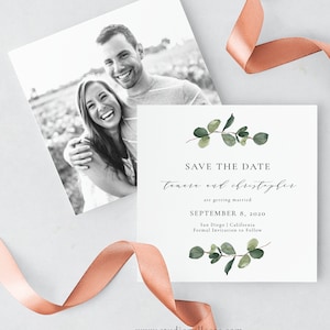 Może przedstawiać: Karta z zaproszeniem na ślub z czarno-białym zdjęciem pary, z zielenią i tekstem "Save the Date, Tamara and Christopher, are getting married, September 8, 2020, San Diego, California, Formal Invitation to Follow, www.studionellcote.com".