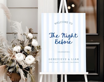 Op de afbeelding: Welkom bord met blauwe en witte strepen, met de tekst "Welkom bij The Night Before Celebrating Genevieve & Liam 27 juni 2026 Montecito, Californië"