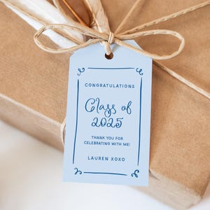 Wunderliche Abschlussfeier, Danke, dass Sie mit mir feiern, Klasse von 2025, Grad Party Favor Tags, Baby Blau Handgezeichnet, SN300GGT
