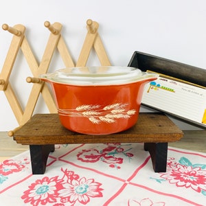 Pyrex Autumn Harvest Wheat Covered Casserole 473 B w/Lid.