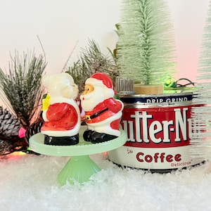 Cute Santa and Mrs Claus Salt and Pepper Shakers / Christmas Holiday Decor.