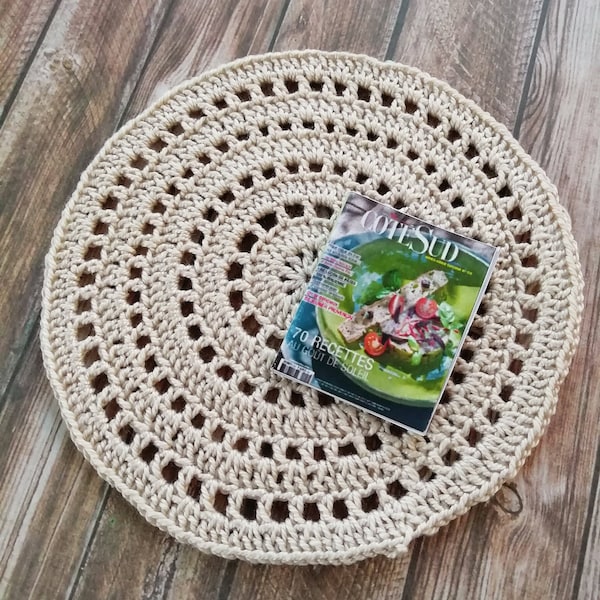 Miniature rug for dollhouse