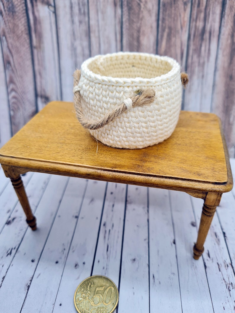 Miniature baskets diameter approximately 4.5 cm for dollhouse écru