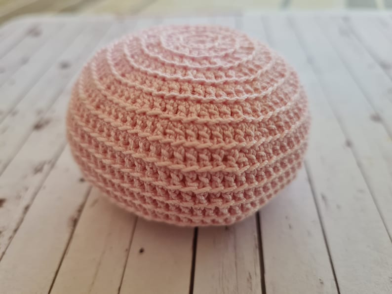 Pouf miniature pour maison de poupée Rose