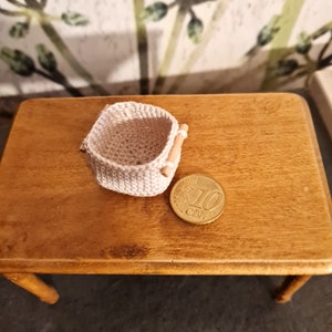 Mini panier carré pour maison de poupée image 2