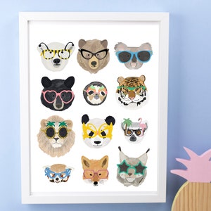 Grandes gatos y gafas de lujo