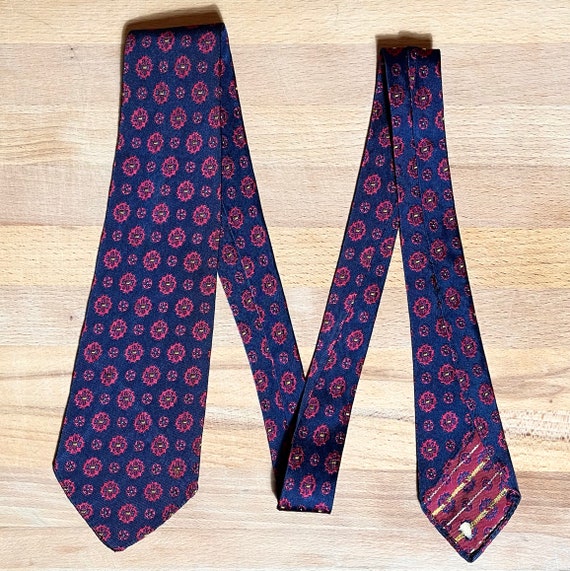 1930s Red Rosettes Brocade Tie