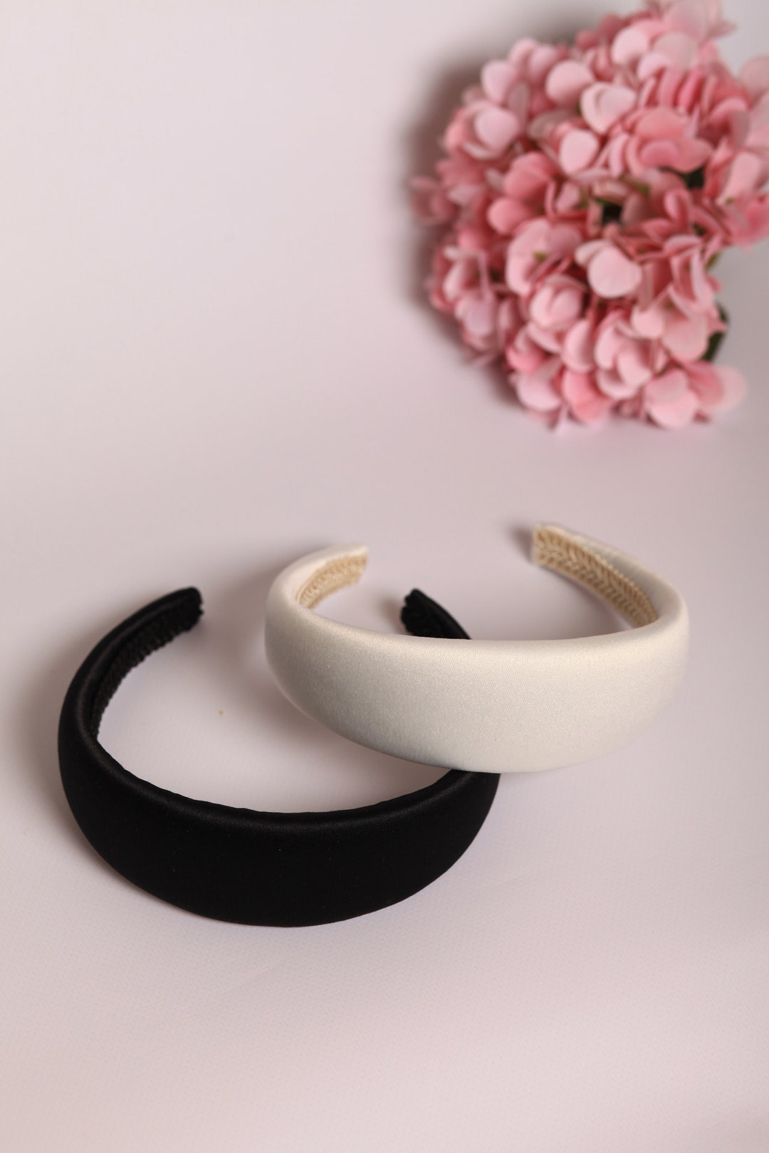 WHITE SILK HAIRBAND WITH GOLD LOGO 412440