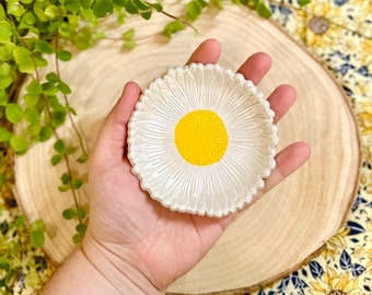 Daisy Ring Dish, Daisy Trinket Dish, Daisy Flower Gift, Handmade Ring Dish, Daisy Dish, Birthday Gift For Her, White Daisy Gift