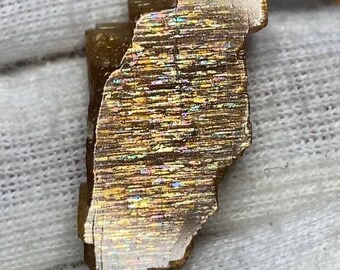 13.10 Cts Natural Rainbow Lattice Sunstone Gemstone for Jewelry making 24x11x5 MM