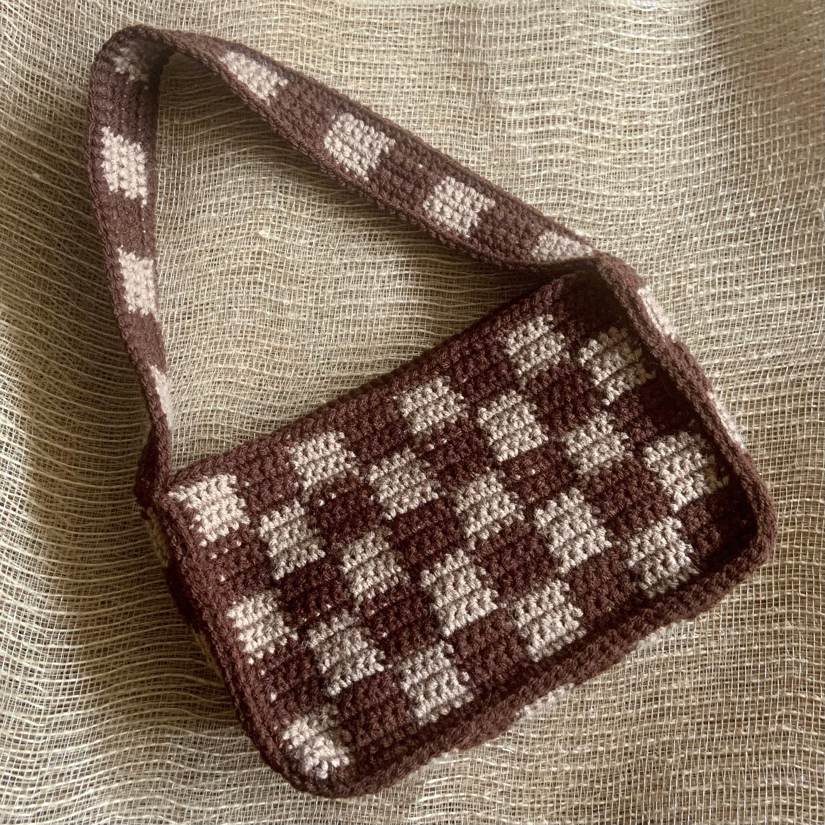  Churi Handmade Checkered Pattern Crochet Tote Bag, Aesthetic  Hobo Shoulder Crochet Beach Bag (Halfmoon Black and White) : Clothing,  Shoes & Jewelry