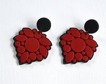 Boucles d'oreilles en mosaïque sombre en forme de pétale Boucles d'oreilles florales élégantes et élégantes Grandes boucles d'oreilles décoratives en pâte polymère