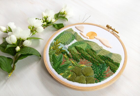 UND FLOWER RAISED EMBROIDERY TOPグリーン Ameri（アメリ）の「UND FLOWER RAISED EMBROIDERY TOP