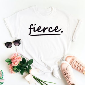 Heftig! Dieses heftige Shirt ist ein tolles Girl-Power-Shirt und auch ein Workout-Shirt! Dieses feurige T-Shirt ist ein tolles Geschenk für Geburtstagskinder!
