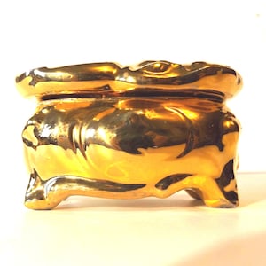 22k Gold Footed Porcelain Apothecary Pot – Lidded Vanity Keepsake, Vintage Ceramic Jar