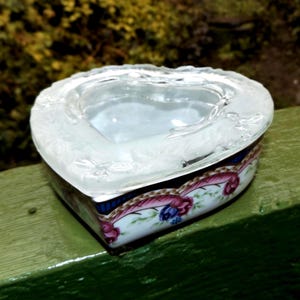 Ceramic Heart Trinket / Weed Stash Box, Dish, Bowl, Indiana Glass Lid
