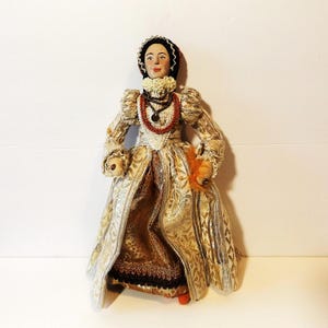 OOAK Ann Boleyn Art Doll – Handmade Tudor Queen Figurine, Papier Mâché & Textile