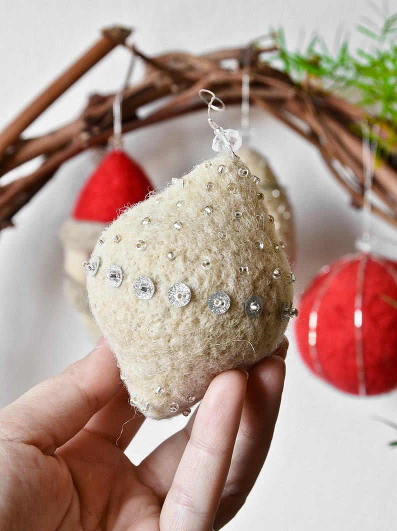 Set of 4_Handmade Felt Christmas Ornament_White & Silver/Gold image 4