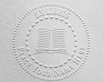 EX Libris カスタム シャイニー EZ シール エンボッサー (オープンブック ロゴ付き) - 1-5/8 インチ ラウンド エンボッサー - ライブラリー ブック エンボッサー