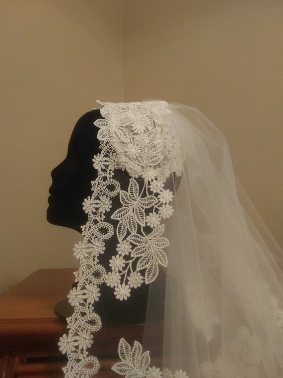 Classic Veil, Satin Edge Bridal Veil, Traditional Bridal Headpiece main image 0
