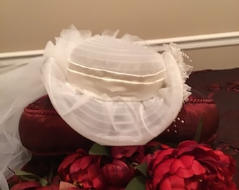 Vintage off-white bridal hat and veil