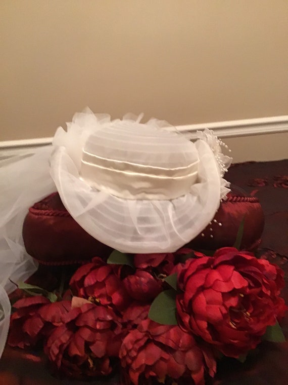 Vintage off-white bridal hat and veil