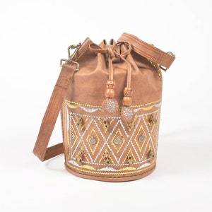 Sac seau en cuir perforé | Cartable unisexe, fait main en Inde, sac en cuir perlé, cadeau pour lui, sac en cuir véritable, bandoulière