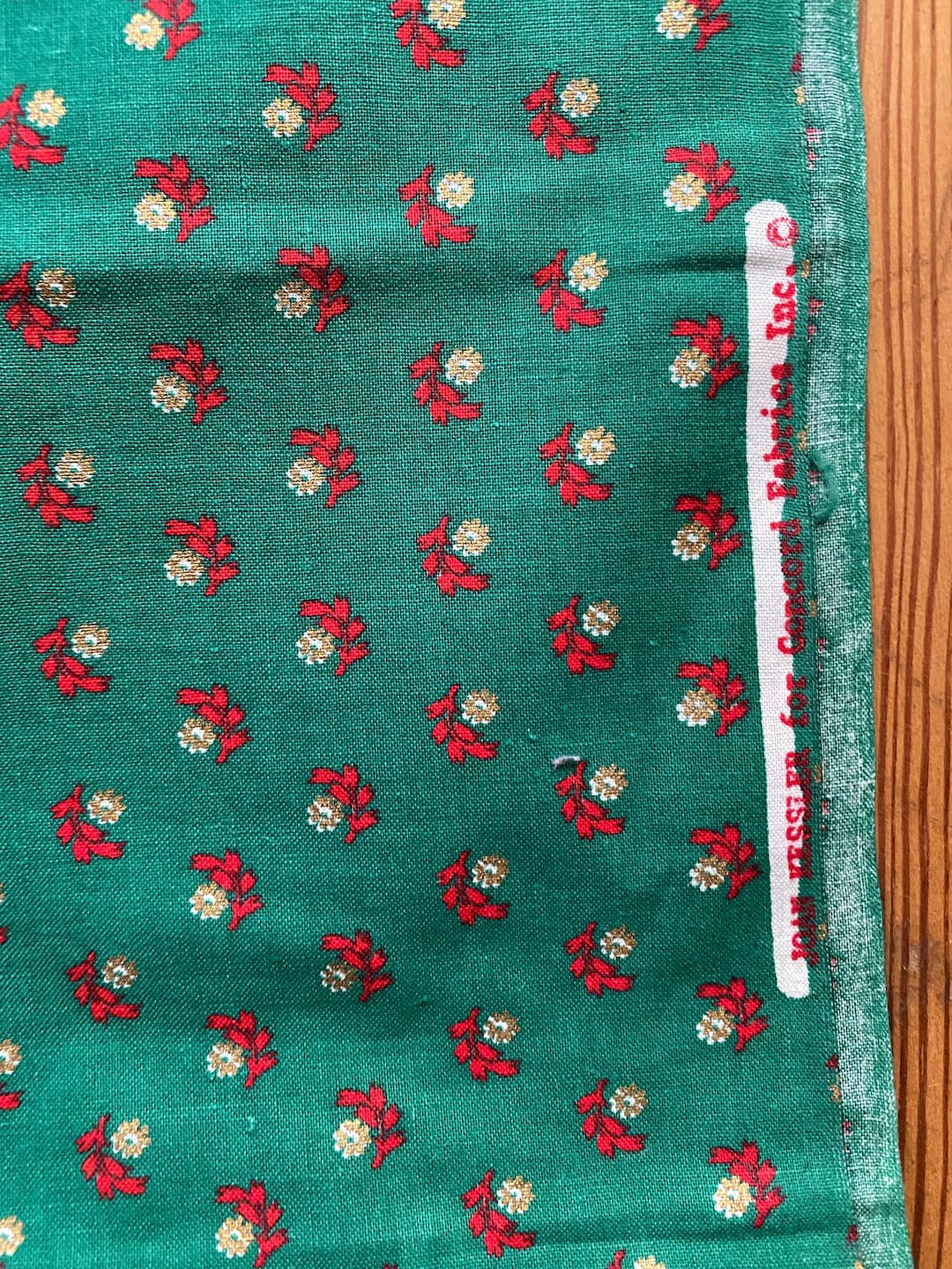 Kelly Green Christmas Quilting Fabric Yellow Flower Red Leaf Etsy