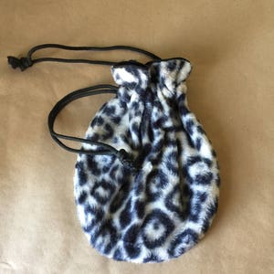 小物 LATE 80s LEOPARD BUM FLAP 1980 Faux Fur Fuzzy Leopard Print Drawstring Purse - Etsy