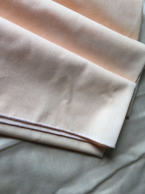 1980s Peach Colored Poly Cotton Dinner Napkins Set of Four