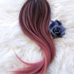 ブラウン ピンクのポニーテール ヘアエクステンション、ゴムバンドのオンブレヘア、ヘアバンドの合成ヘアエクステンション、ヘアウィッグ、ヘアフォールズ、ミス ローズ