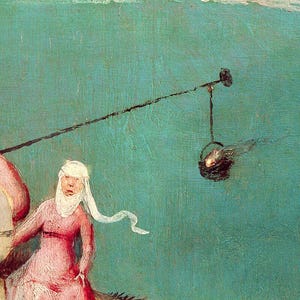 Op de afbeelding: Detail van een schilderij met een vrouw in een roze jurk en witte hoofdbedekking. Een lange paal strekt zich uit over de turquoise achtergrond en draagt een kleine, donkere emmer met een vlam. Het kunstwerk heeft een historisch of religieus thema.