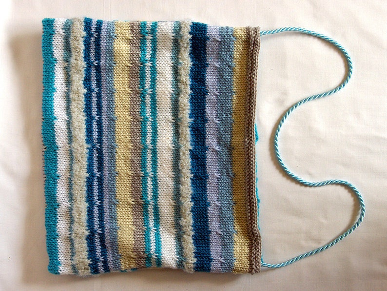 Knitted tote in turquoise