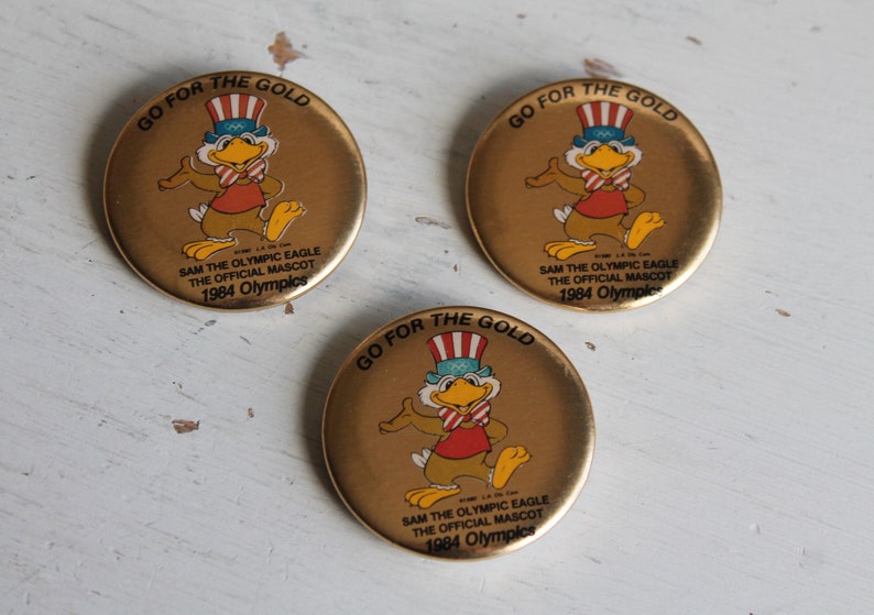 Go For The Gold Sam The Olympic Eagle Mascot Pinback Button Pin L.A. Juegos Olímpicos de 1984 imagen 1