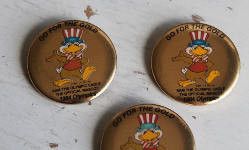 Go For The Gold Sam The Olympic Eagle Mascot Pinback Button Pin L.A. Juegos Olímpicos de 1984 imagen 4