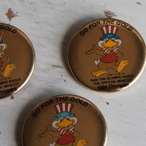 Go For The Gold Sam The Olympic Eagle Mascot Pinback Button Pin L.A. Juegos Olímpicos de 1984 imagen 3
