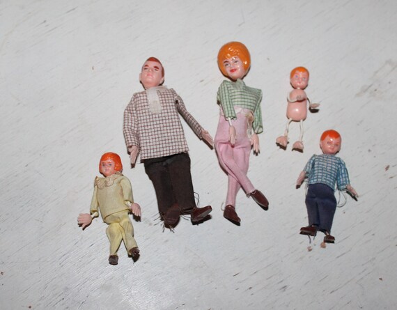 vintage dollhouse family