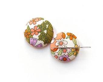 Needle Minder, Design #78 - 60s coral floral on white, Cross Stitch Accessory